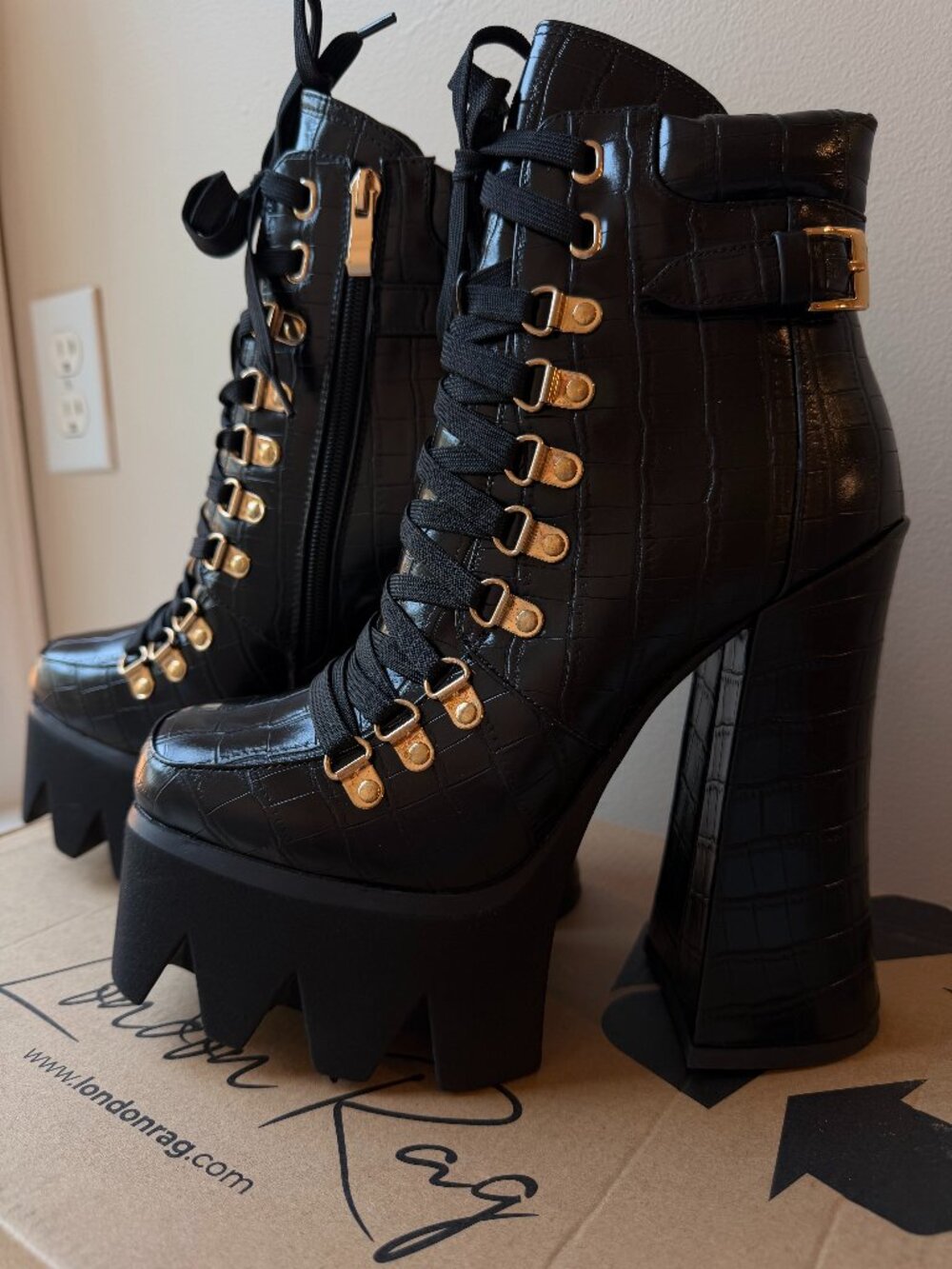London Rag 6" Black Croc Platform Combat Boots- NEW